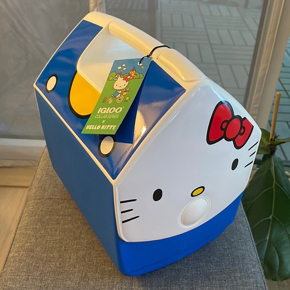 Hello Kitty Igloo cooler Limited Edition